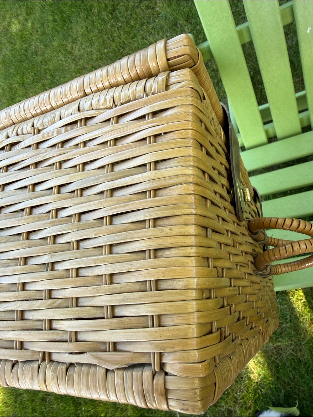 Woven Rattan Picnic Basket with Leather Straps Vintage 1970 with Red White Blue - Picture 4 of 12